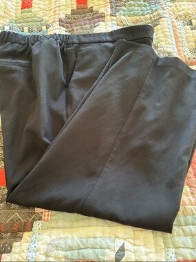 Old Navy Black Pull-On Capris with Elastic Waist